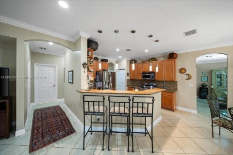 House in Weston, Florida 5 bedrooms, 292.08 sq.m. № 1889221 - photo 12