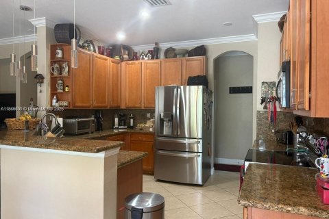 House in Weston, Florida 5 bedrooms, 292.08 sq.m. № 1889221 - photo 4