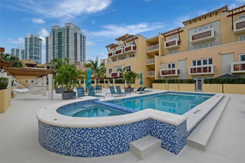 Condo in Miami Beach, Florida, 2 bedrooms  № 2381531 - photo 21