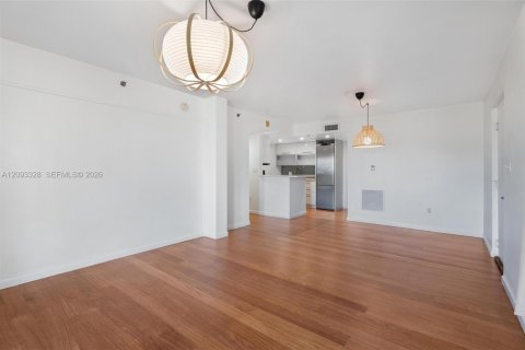 Condo in Miami Beach, Florida, 2 bedrooms  № 2381531 - photo 3