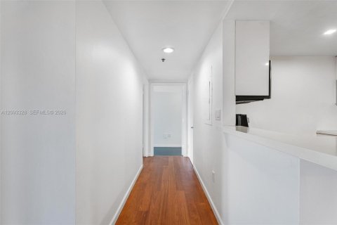 Condo in Miami Beach, Florida, 2 bedrooms  № 2381531 - photo 8