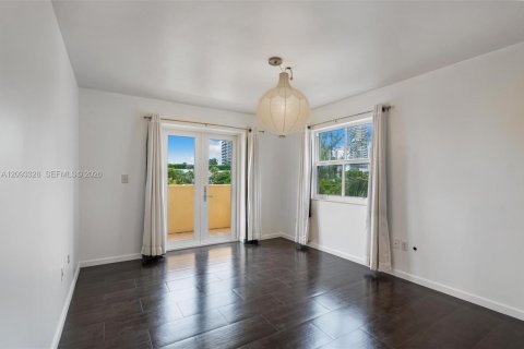 Condo in Miami Beach, Florida, 2 bedrooms  № 2381531 - photo 12