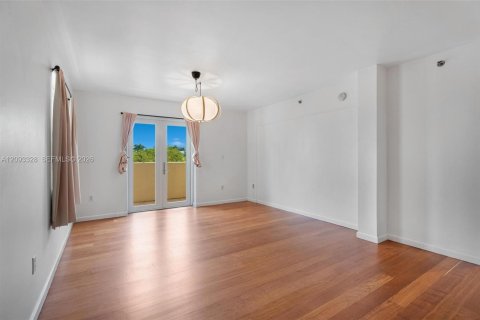 Condo in Miami Beach, Florida, 2 bedrooms  № 2381531 - photo 2