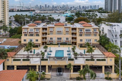 Condo in Miami Beach, Florida, 2 bedrooms  № 2381531 - photo 26