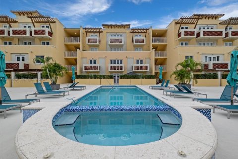 Condo in Miami Beach, Florida, 2 bedrooms  № 2381531 - photo 22