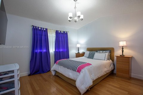 Снять в аренду таунхаус в Майами-Лейкс, Флорида 3 спальни, 116.87м2, № 1992683 - фото 11