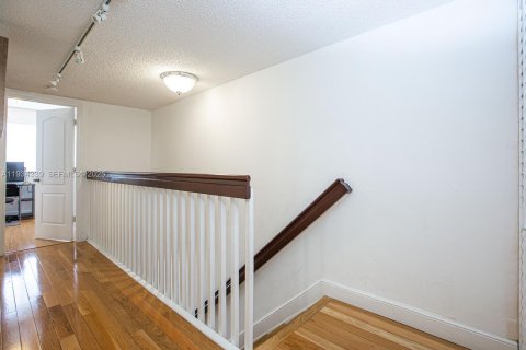 Снять в аренду таунхаус в Майами-Лейкс, Флорида 3 спальни, 116.87м2, № 1992683 - фото 17