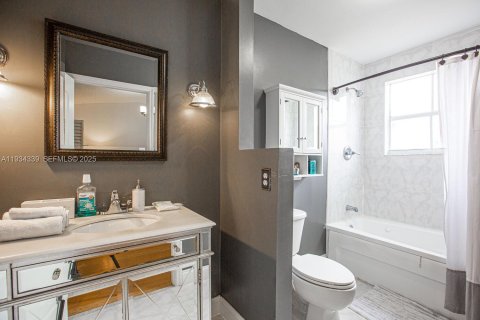 Снять в аренду таунхаус в Майами-Лейкс, Флорида 3 спальни, 116.87м2, № 1992683 - фото 13