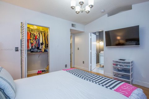 Снять в аренду таунхаус в Майами-Лейкс, Флорида 3 спальни, 116.87м2, № 1992683 - фото 12