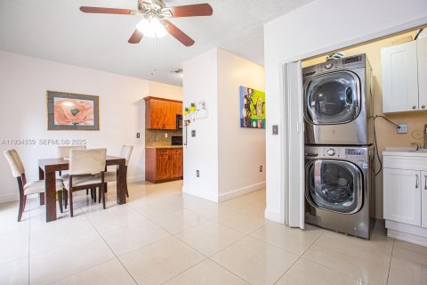 Снять в аренду таунхаус в Майами-Лейкс, Флорида 3 спальни, 116.87м2, № 1992683 - фото 6