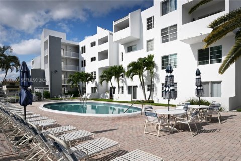 Condominio en alquiler en Pompano Beach, Florida, 2 dormitorios, 77.57 m2 № 2037691 - foto 27