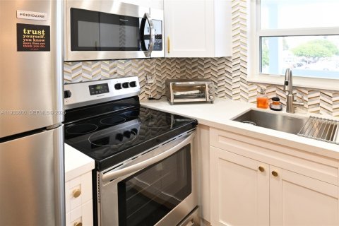 Condominio en alquiler en Pompano Beach, Florida, 2 dormitorios, 77.57 m2 № 2037691 - foto 10