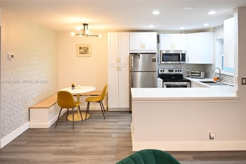 Condominio en alquiler en Pompano Beach, Florida, 2 dormitorios, 77.57 m2 № 2037691 - foto 7