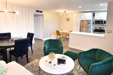 Condominio en alquiler en Pompano Beach, Florida, 2 dormitorios, 77.57 m2 № 2037691 - foto 3