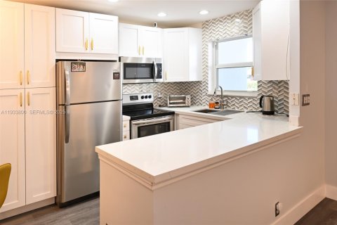 Condominio en alquiler en Pompano Beach, Florida, 2 dormitorios, 77.57 m2 № 2037691 - foto 9