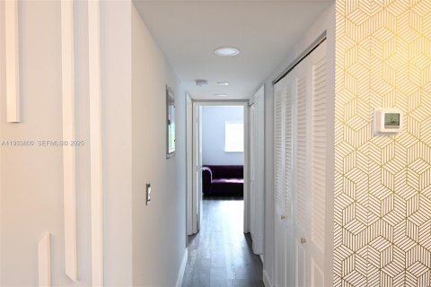 Condominio en alquiler en Pompano Beach, Florida, 2 dormitorios, 77.57 m2 № 2037691 - foto 13