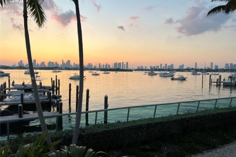 Copropriété à louer à Miami Beach, Floride: 2 chambres, 101.08 m2 № 1713013 - photo 18