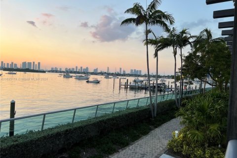 Copropriété à louer à Miami Beach, Floride: 2 chambres, 101.08 m2 № 1713013 - photo 19