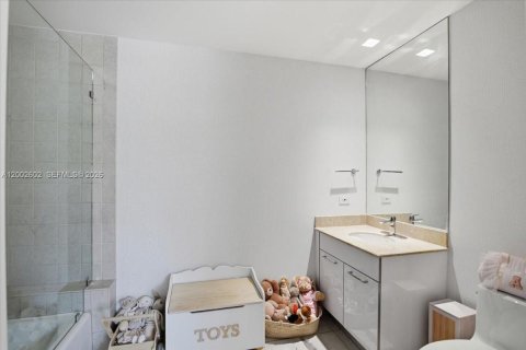 Снять в аренду кондоминиум в Майами, Флорида 3 спальни, 174.47м2, № 2074652 - фото 29