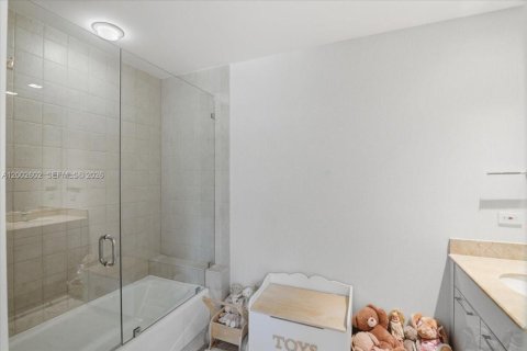 Снять в аренду кондоминиум в Майами, Флорида 3 спальни, 174.47м2, № 2074652 - фото 30