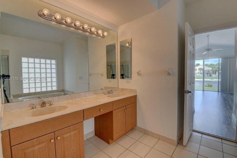 Casa en venta en Boynton Beach, Florida, 3 dormitorios, 184.97 m2 № 2186322 - foto 19
