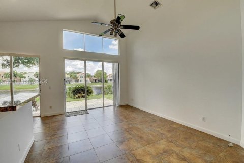 Casa en venta en Boynton Beach, Florida, 3 dormitorios, 184.97 m2 № 2186322 - foto 13