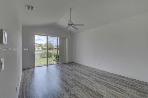 Casa en venta en Boynton Beach, Florida, 3 dormitorios, 184.97 m2 № 2186322 - foto 15
