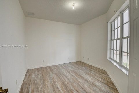 Casa en venta en Boynton Beach, Florida, 3 dormitorios, 184.97 m2 № 2186322 - foto 17