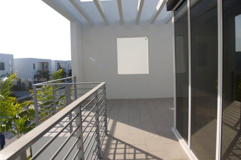 Снять в аренду виллу или дом в Дорал, Флорида 5 спален, 336.68м2, № 2006714 - фото 28