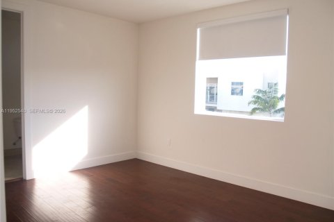 Снять в аренду виллу или дом в Дорал, Флорида 5 спален, 336.68м2, № 2006714 - фото 27