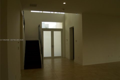 Снять в аренду виллу или дом в Дорал, Флорида 5 спален, 336.68м2, № 2006714 - фото 6