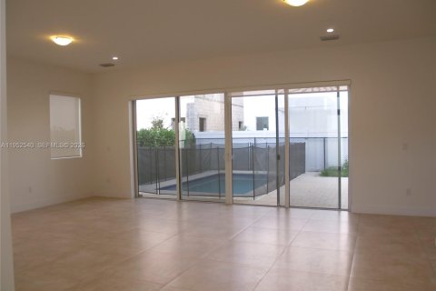 Снять в аренду виллу или дом в Дорал, Флорида 5 спален, 336.68м2, № 2006714 - фото 5