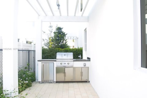 Снять в аренду виллу или дом в Дорал, Флорида 5 спален, 336.68м2, № 2006714 - фото 13