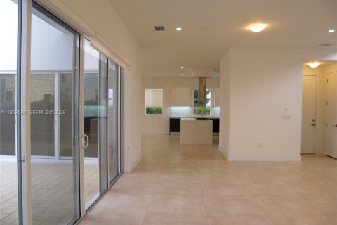 Снять в аренду виллу или дом в Дорал, Флорида 5 спален, 336.68м2, № 2006714 - фото 7