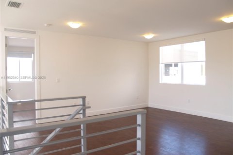 Снять в аренду виллу или дом в Дорал, Флорида 5 спален, 336.68м2, № 2006714 - фото 21