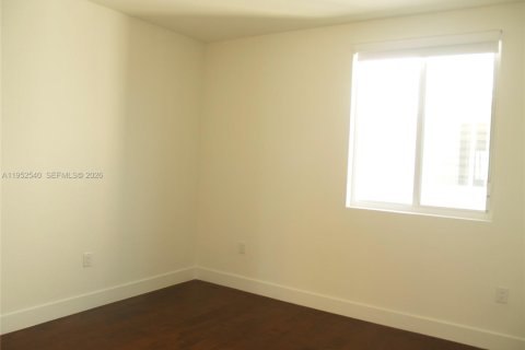 Снять в аренду виллу или дом в Дорал, Флорида 5 спален, 336.68м2, № 2006714 - фото 25