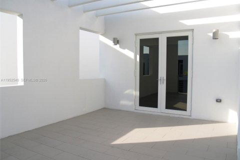 Снять в аренду виллу или дом в Дорал, Флорида 5 спален, 336.68м2, № 2006714 - фото 29