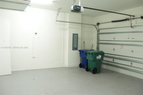 Снять в аренду виллу или дом в Дорал, Флорида 5 спален, 336.68м2, № 2006714 - фото 14