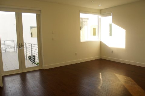 Снять в аренду виллу или дом в Дорал, Флорида 5 спален, 336.68м2, № 2006714 - фото 24