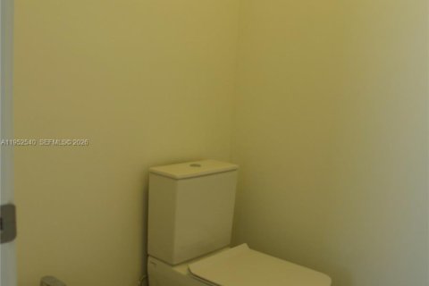 Снять в аренду виллу или дом в Дорал, Флорида 5 спален, 336.68м2, № 2006714 - фото 23