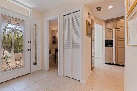 Townhouse in Saint Petersburg, Florida 2 bedrooms, 137.96 sq.m. № 1654307 - photo 12
