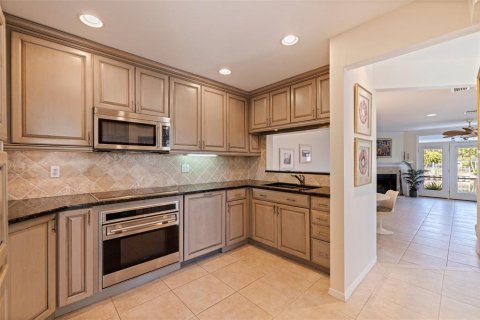 Townhouse in Saint Petersburg, Florida 2 bedrooms, 137.96 sq.m. № 1654307 - photo 18
