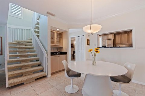 Townhouse in Saint Petersburg, Florida 2 bedrooms, 137.96 sq.m. № 1654307 - photo 21