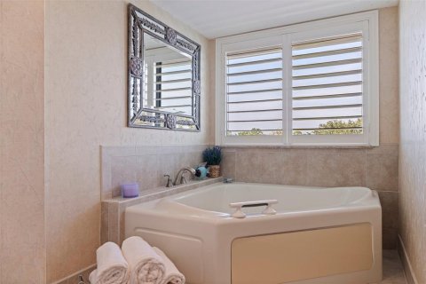 Townhouse in Saint Petersburg, Florida 2 bedrooms, 137.96 sq.m. № 1654307 - photo 28