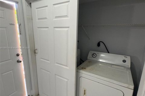 Adosado en venta en Lauderhill, Florida, 3 dormitorios, 78.87 m2 № 2012154 - foto 11