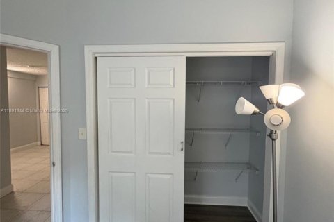 Adosado en venta en Lauderhill, Florida, 3 dormitorios, 78.87 m2 № 2012154 - foto 3