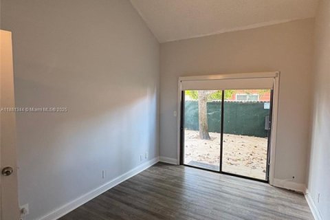 Adosado en venta en Lauderhill, Florida, 3 dormitorios, 78.87 m2 № 2012154 - foto 5