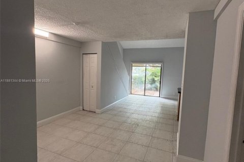 Adosado en venta en Lauderhill, Florida, 3 dormitorios, 78.87 m2 № 2012154 - foto 8