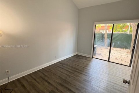 Adosado en venta en Lauderhill, Florida, 3 dormitorios, 78.87 m2 № 2012154 - foto 2