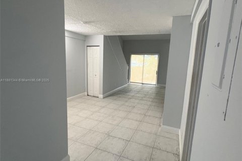 Adosado en venta en Lauderhill, Florida, 3 dormitorios, 78.87 m2 № 2012154 - foto 7
